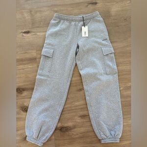 NWT 🏷️ Aritzia Mega Cargo Sweatpants